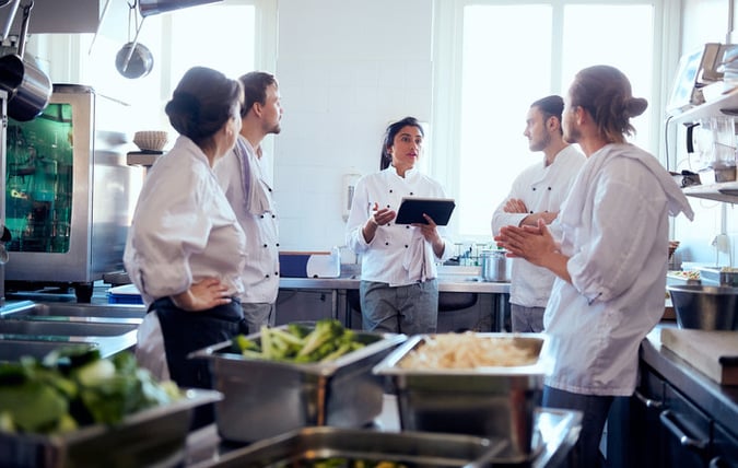 Möte i restaurangkök